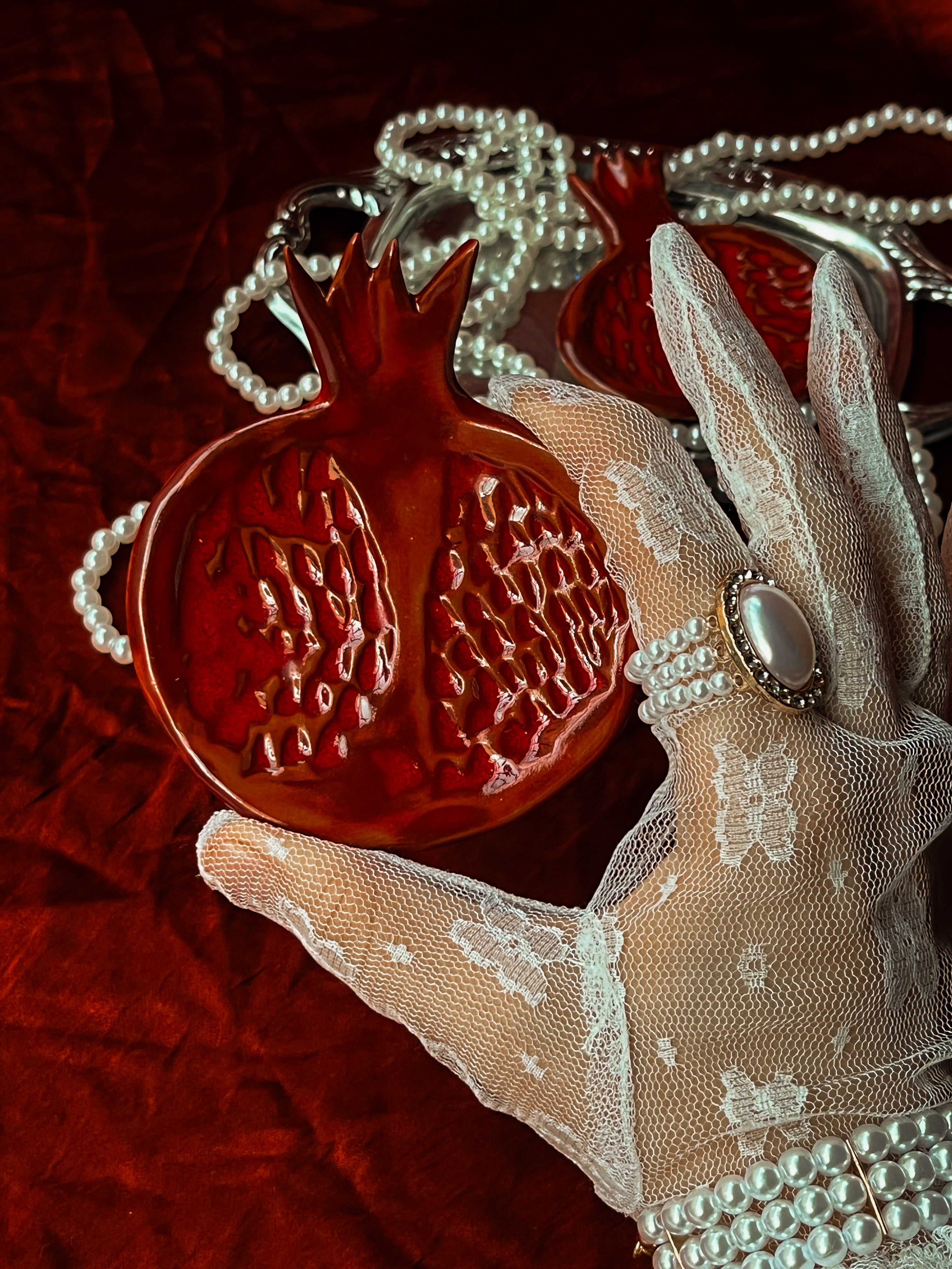 Persephone rings holder