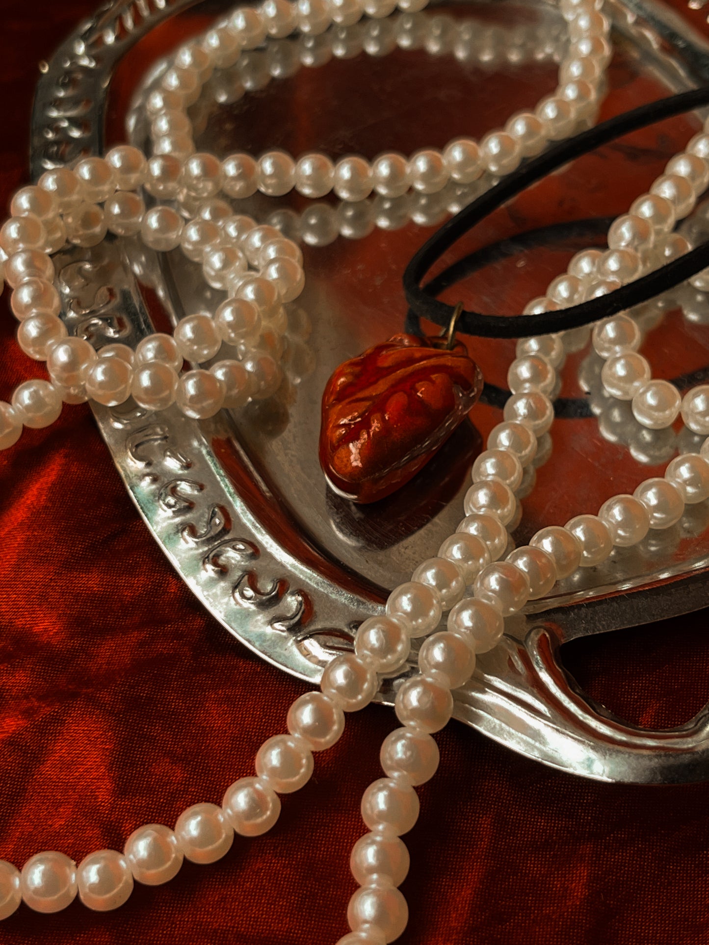 Colgante de Corazón Anatómico de Cerámica