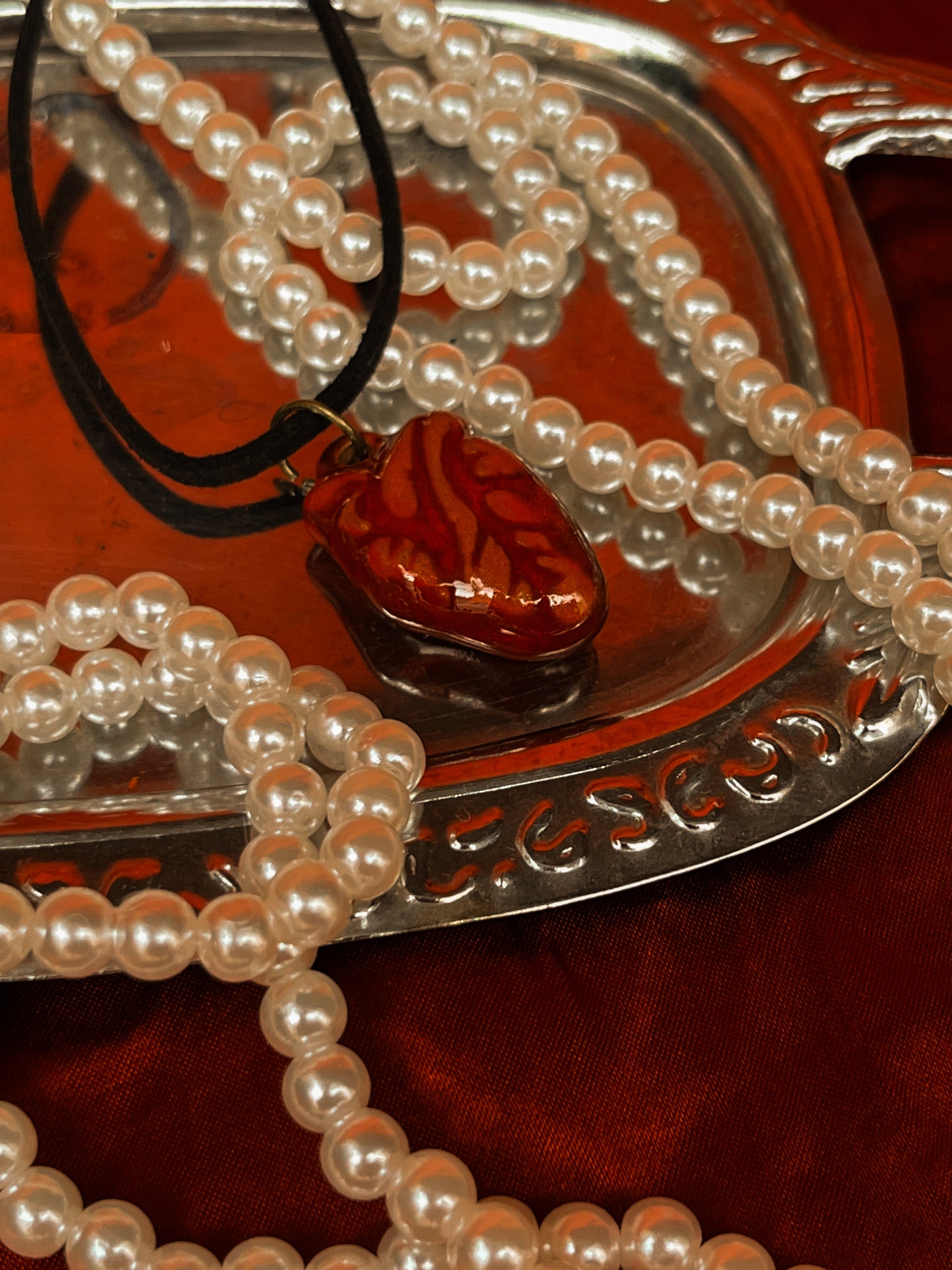 Colgante de Corazón Anatómico de Cerámica